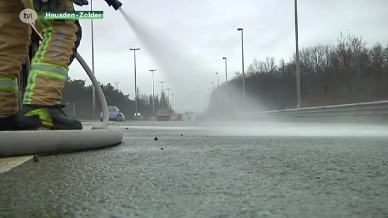 Oliespoor zorgt voor verkeershinder op E313