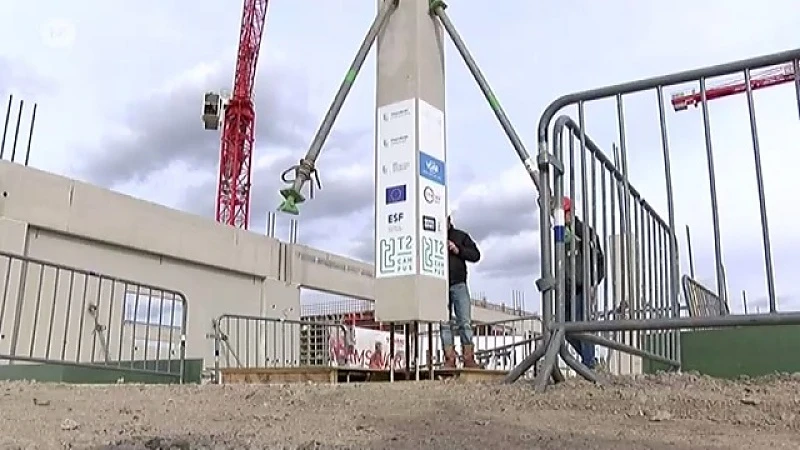 De eerste steenlegging van de T2-campus