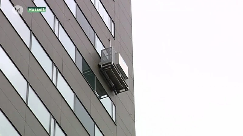 Glazenwassers zitten vast in benarde positie in Hasselt