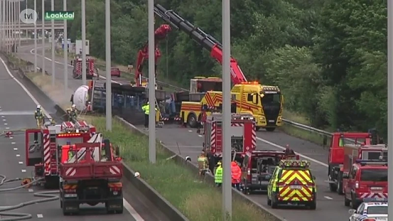 E313 in Ham hele dag afgesloten door gekantelde vrachtwagen met giftige stoffen