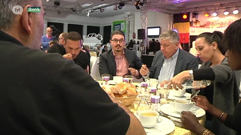 Iftarmaaltijd in Genk lokt veel volk