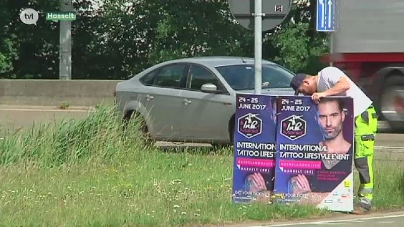 Promocampagne tattoofestival loopt uit de hand: Wegen en Verkeer verwijdert reclamepanelen.