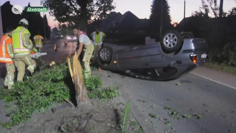 Wagen over de kop in Overpelt
