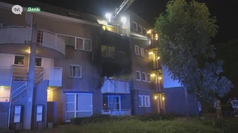 Man gered uit brandend huis in Genk