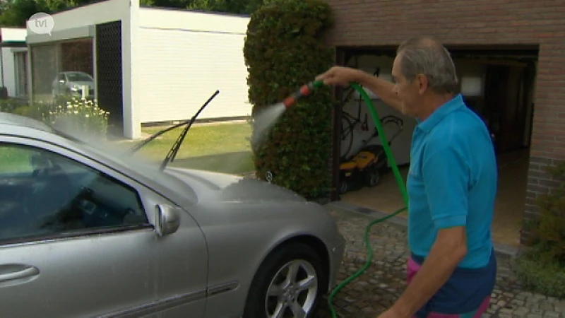 Vanaf morgen verbod op auto wassen en zwembaden vullen