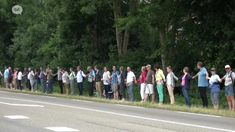 Ruim 50.000 mensen vormen menselijke ketting van Tihange tot Aken