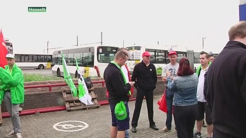 1 op 2 Limburgse bussen rijden niet door staking bij De Lijn