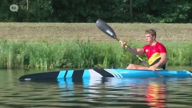 Artuur Peters en Lize Broekx & Hermien Peters staan voor een drukke kajakzomer