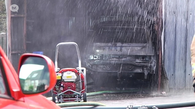 Brand in garage door lader elektrische auto