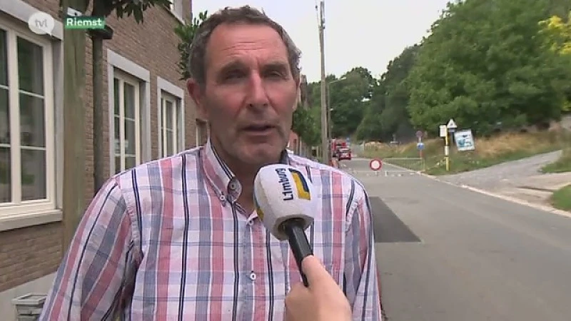 Eigenaar van brandend hooi in grotten Riemst voelt zich verantwoordelijk voor de overlast