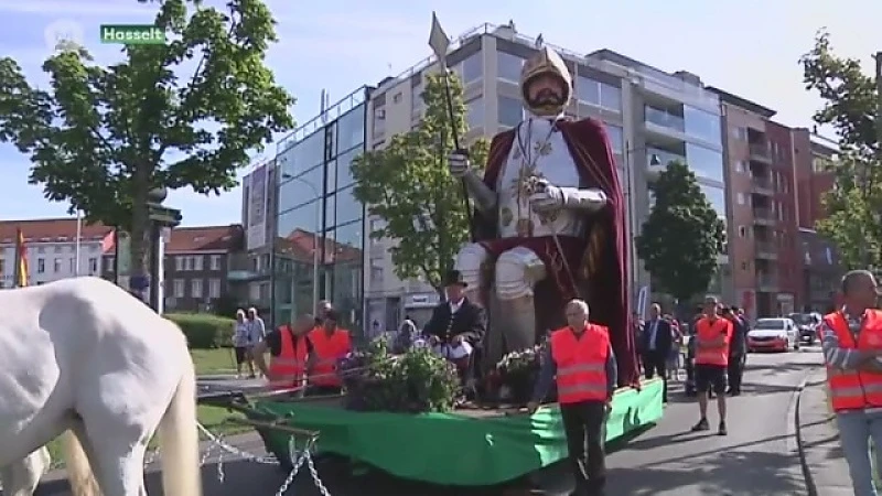 Massa volk voor gratis Virga Jessesoep bij 25 graden in Hasselt