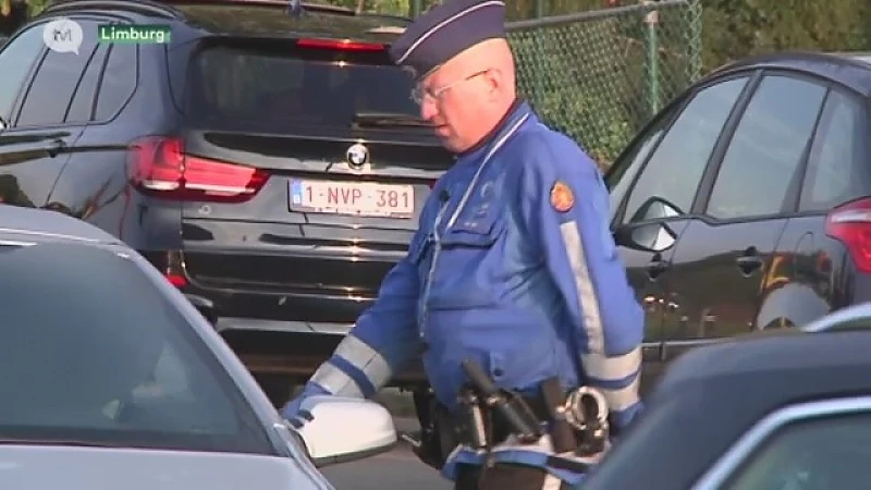 Politie voert strenge verkeerscontroles uit op eerste schooldag