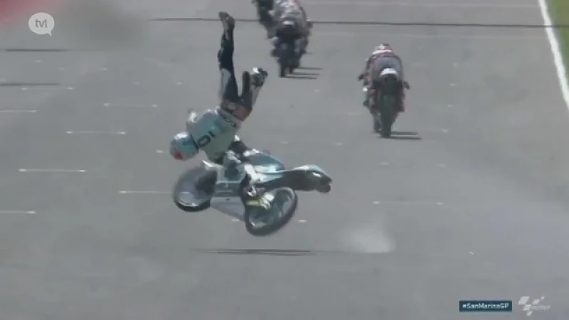 Livio Loi breekt sleutelbeen bij spectaculaire crash