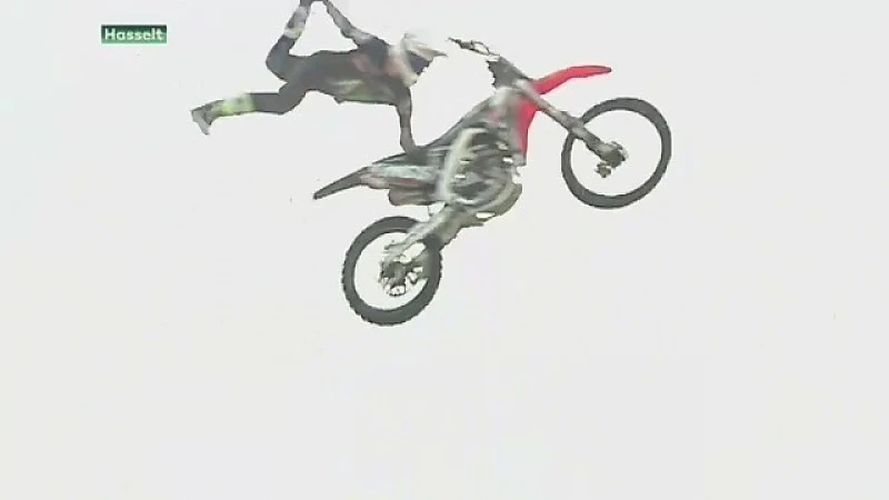 Spectaculaire motorcross stunts in Hasselt