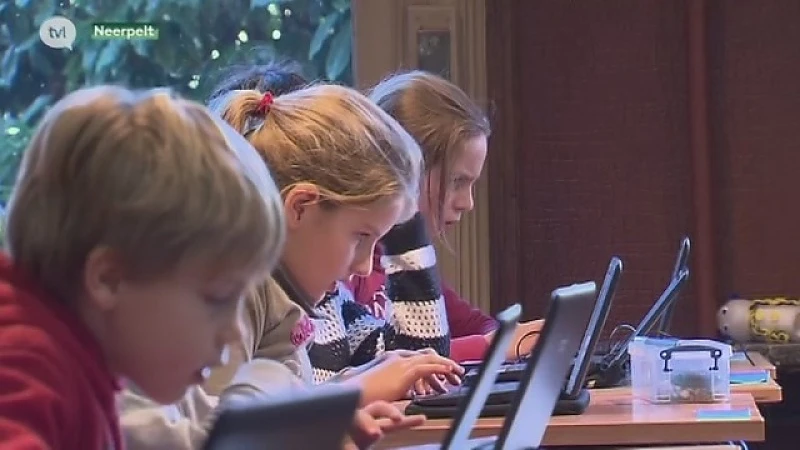 Pedagoge schrijft boek : Hoeveel tijd mag je kind doorbrengen op sociale media ?