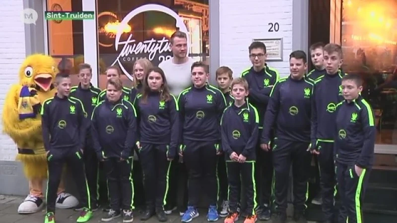 Simon Mignolet bedankt zijn ballenjongens