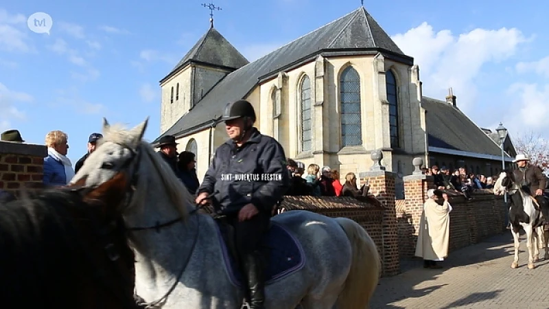 Paarden en honden gezegend tijdens Sint-Hubertusfeest in Meeuwen-Gruitrode