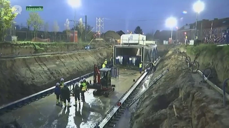 Infrabel schuift tunnel onder sporen in Hasselt