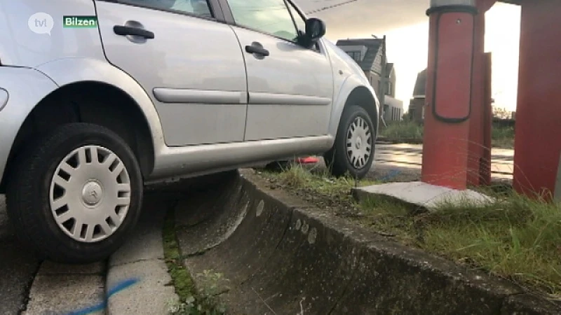 Treinverkeer verstoord nadat auto tegen slagboom botst in Bilzen