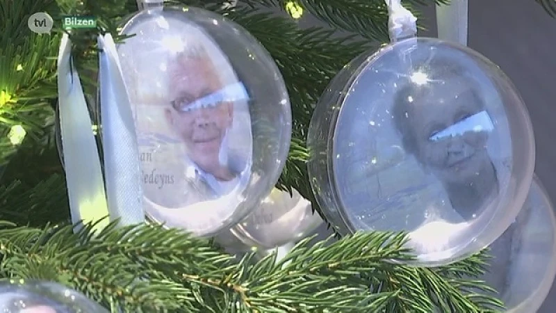Begrafenisondernemer zet foto's overledenen op kerstballen