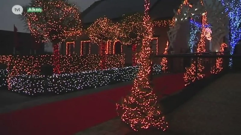 Alkenaar bouwt opnieuw indrukwekkend kerstdorp in eigen tuin