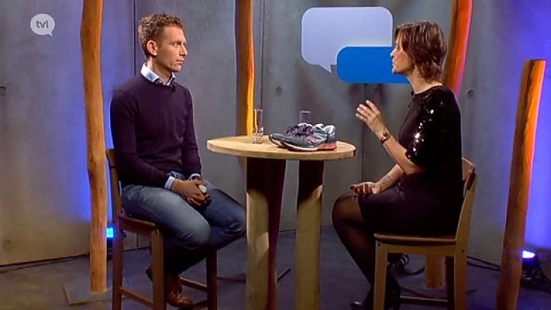 Ann Claes kijkt in de ogen van Koen Janssen