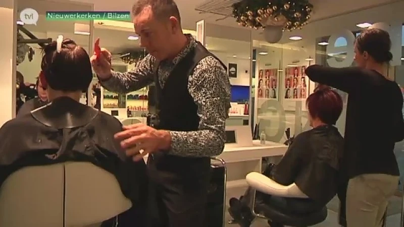 Heel wat kappers open op zondag voor kerstmis omdat klanten kerstkapsel willen