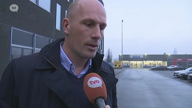 Geëmotioneerde Philippe Clement neemt afscheid van spelers