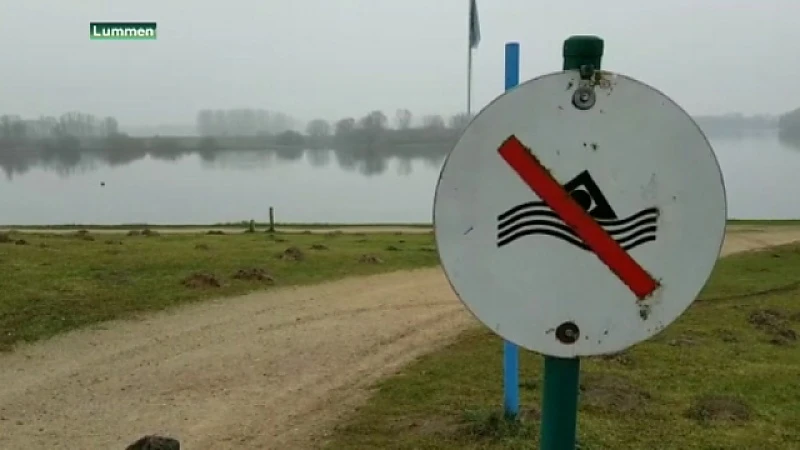 Bootje kapseist op het Schulensmeer: 2 zestigers naar het ziekenhuis