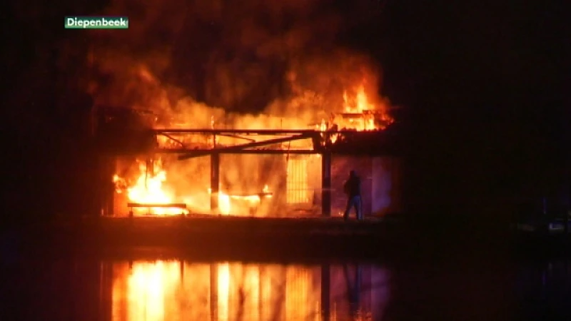Uitslaande brand verwoest kantine visvijver Lutselus