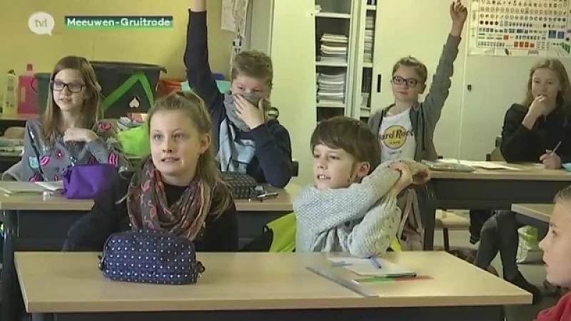 Leerlingen verwoeste school Gruitrode volgen les in noodlokalen
