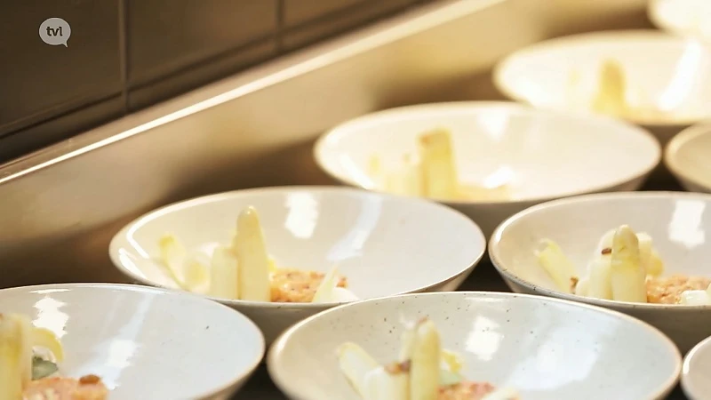 JO: Gegrilde asperges met kip en daslook