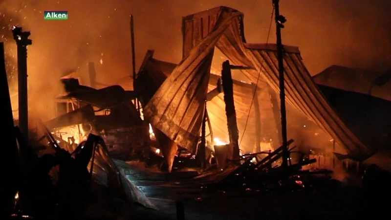Zware brand verwoest achterbouw in Alken