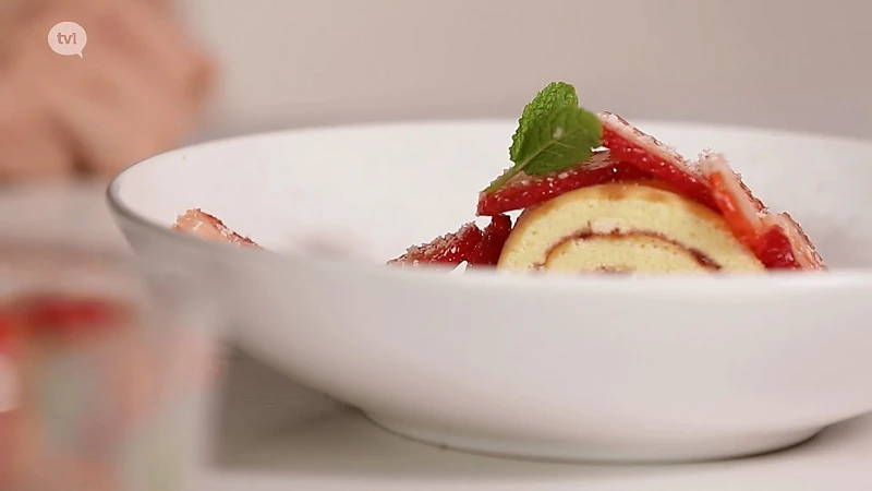 JO: Rolbiscuit met aardbeien