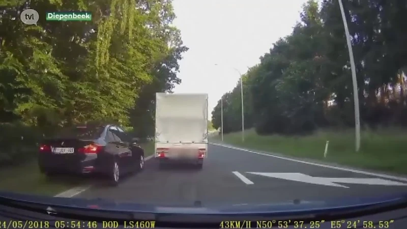 Diepenbeek: bestelwagen rijdt BMW van de baan