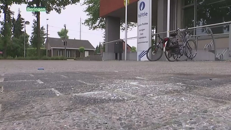 Voertuig in brand gestoken aan politiekantoor Beringen