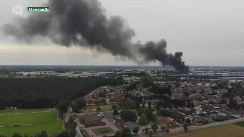 Zware brand vernielt bedrijfsgebouw in Overpelt