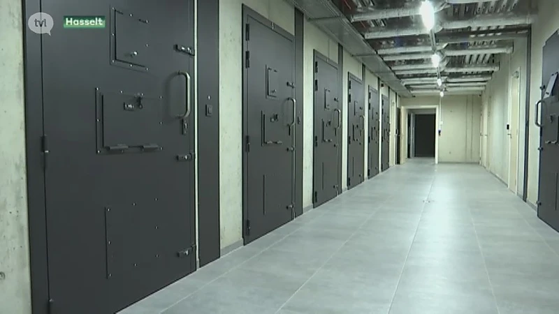 Rondleiding in nieuwe gebouwen van politie LRH