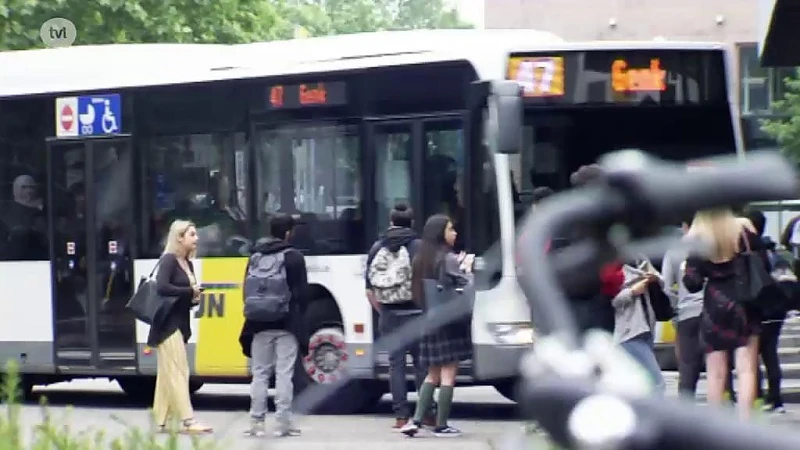 De Lijn start een week eerder met zomerregeling: leerlingen geraken niet meer op school
