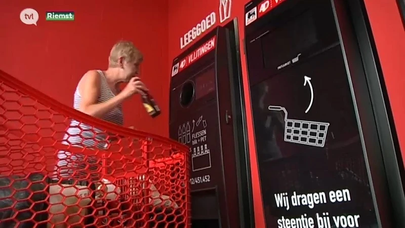 Eerste recyclagewand in het land staat in supermarkt in Riemst