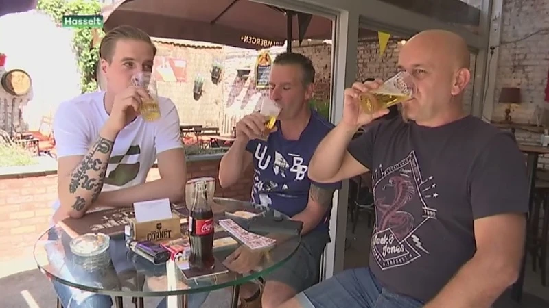 Bouwvakkers zetten al feestend bouwverlof in
