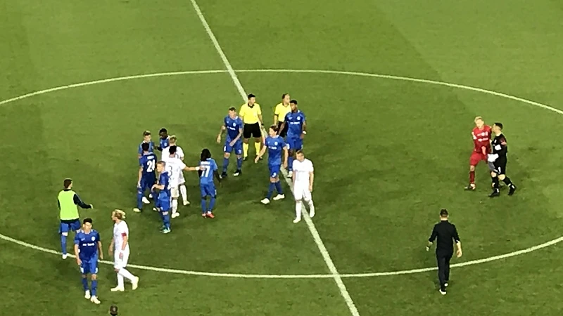 Racing Genk verslaat Lech Poznan thuis met 2-0