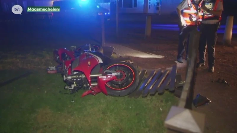 Motard crasht tijdens achtervolging door politie in Maasmechelen