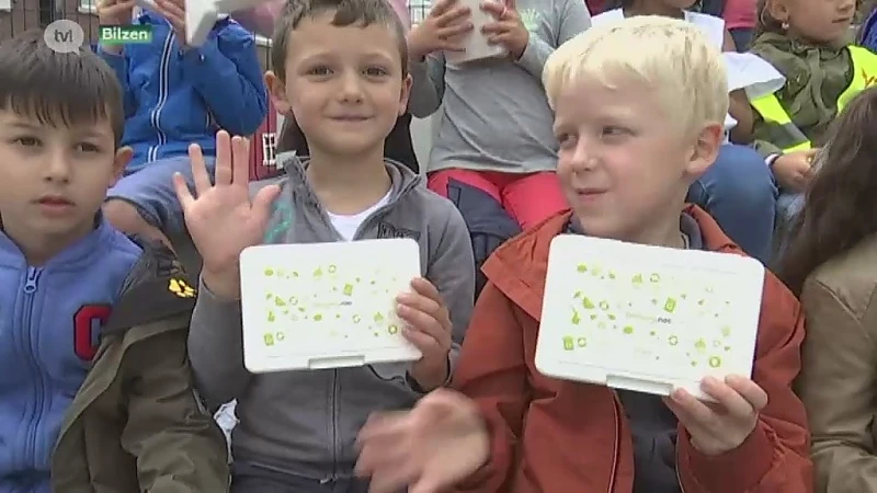 Bilzen deelt brooddozen uit