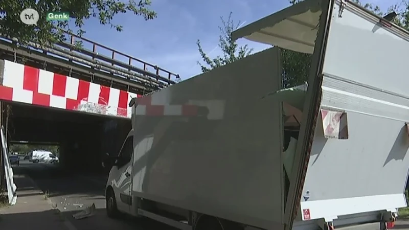 Opnieuw rijdt bestelwagen tegen brug Bosdel in Genk