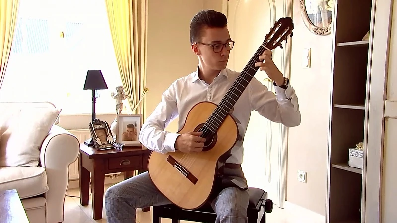 Gitarist Cedric Honings uit Peer