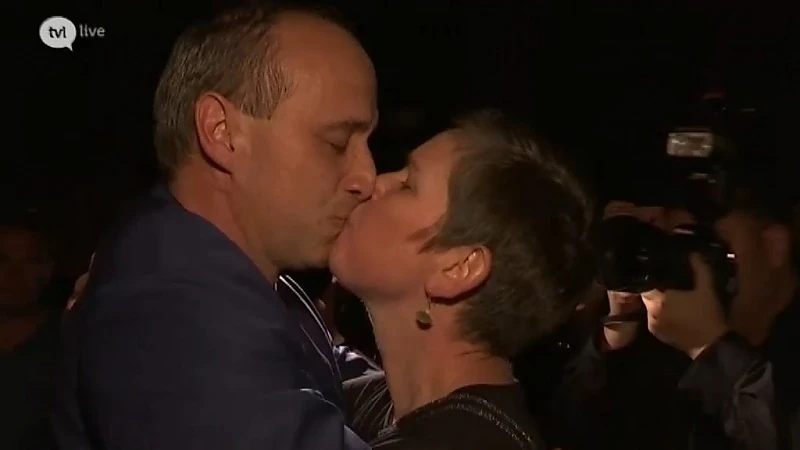 Emotionele Wim Dries valt vrouw in de armen: “Nu gaan we feesten”