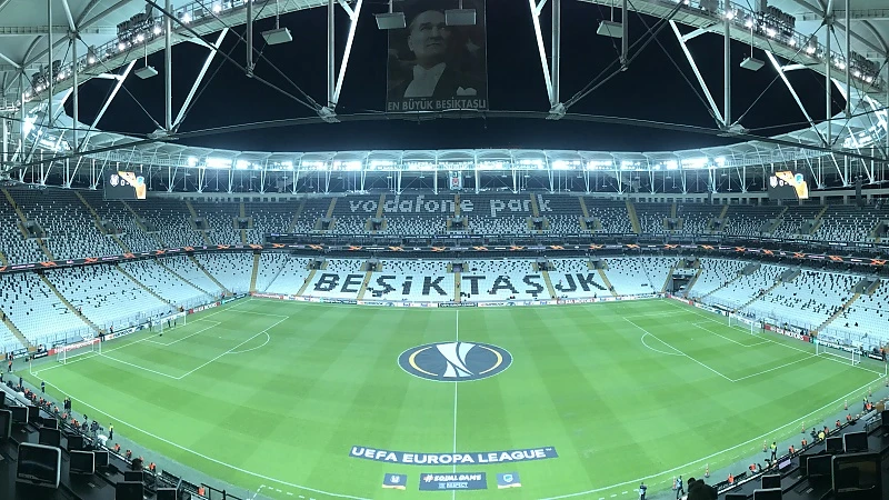 Racing Genk wint overtuigend van Besiktas in Europa League
