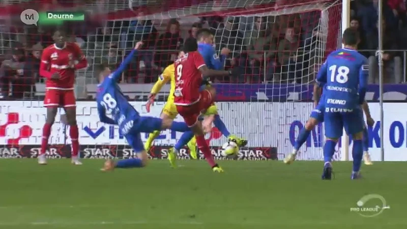 Racing Genk blijft leider na spectaculaire comeback in Antwerpen