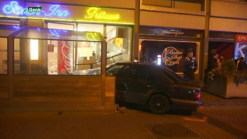 Auto crasht in Genkse snackbar